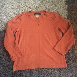 Sweater w/neckline cutout